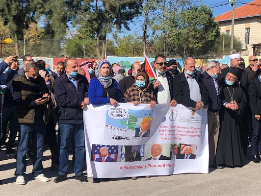 تظاهرة جماهيرية في البيرة تنديدا بزيارة وزير خارجية أميركا إلى مستوطنة 